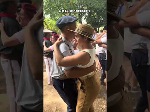 Alan salinas y su conjunto en Itai bate corrientes 