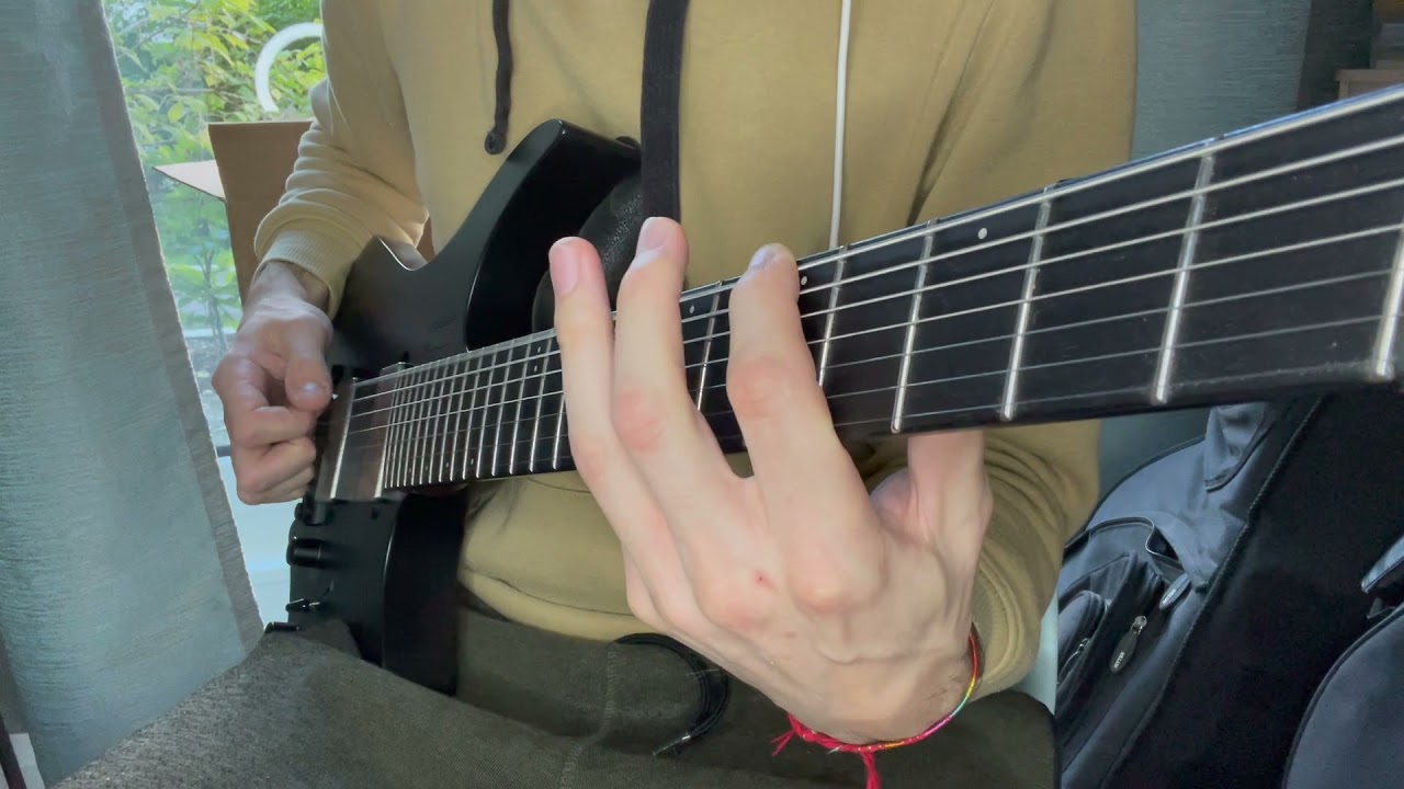 Roberto Barlocci playing a grouping-of-five rhythm exercise riff on electric guitar