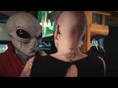 Ne fogadj el idegentől análszondát, avagy egy űrlény kalandjai Dunaújvárosban