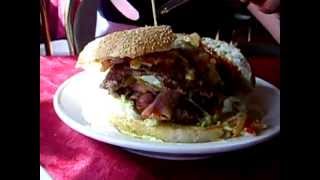 preview picture of video 'Australia Giant Buxton Burger at Igloo Road House, Buxton, Victoria'