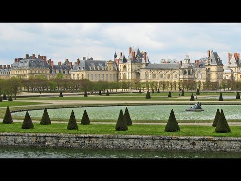 Château de Fontainebleau France • A Walk through the History of French Chateau