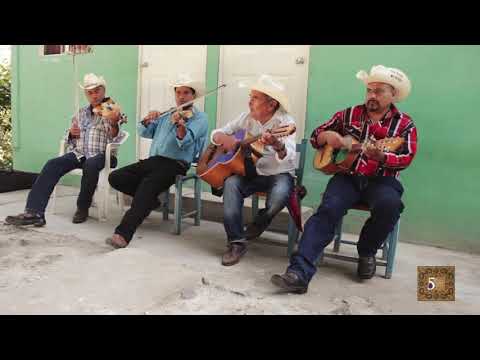 DON LUPE REYES recita DÉCIMAS y los violines tocan VALONAS