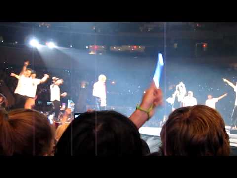 SMTown NYC - Key (SHINee) and Krystal (f(x)), "My First Kiss"