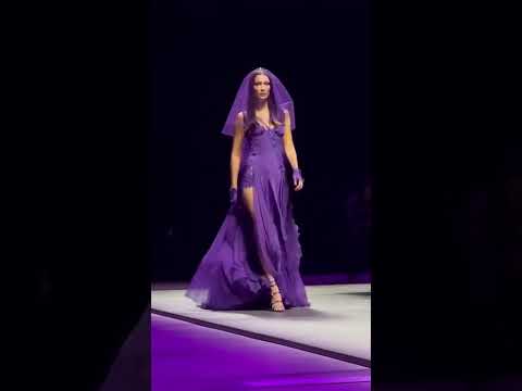 vittoria and bella back to back is powerful #bellahadid #vittoriaceretti #versace #fashion #runway
