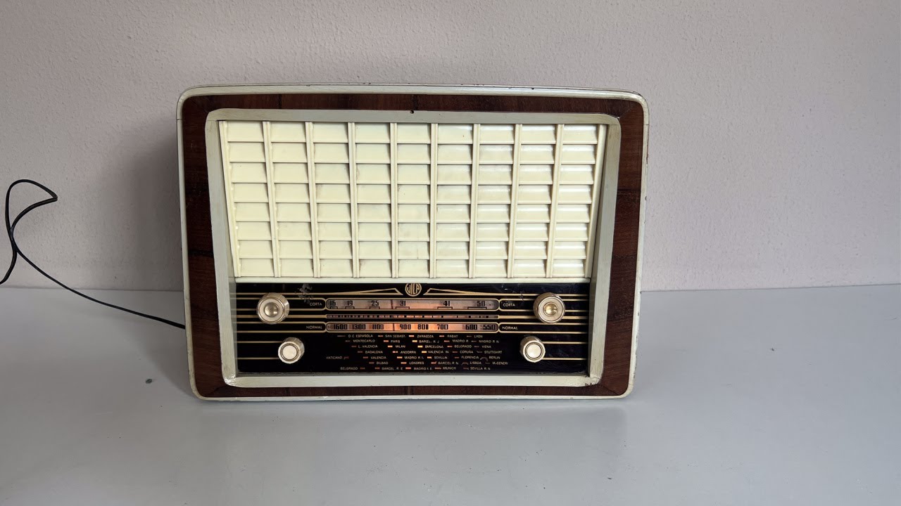 Garimpo e conserto de hoje Radio Valvulado Vica mod  870