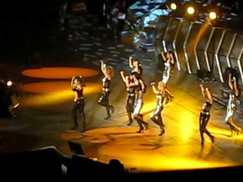 [FANCAM] 111210 GG Tour in SG 2nd night - Run Devil Run