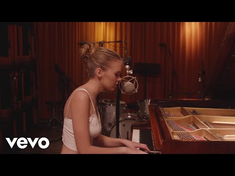 Paula Jivén - What Are You Hungry For? (Acoustic Live Video)