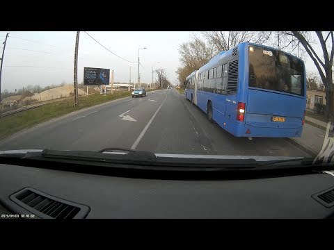 Elengedem a buszt autóval is - I let the bus go even with my car