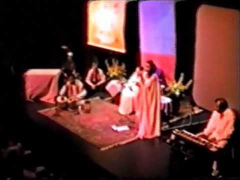 Vishwa Vandita Hemlata (Bhakti Surrender Love) Shri Mataji Brussels 1992 (Sahaja Yoga) Ravindra Jain