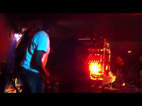 Roots in town Jah Lion Mouvement play TnT Roots ina Dawa hifi sound!