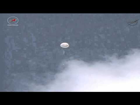 Imagini controversate. Capsula Soyuz a venit "la pachet" cu o nava extraterestra?