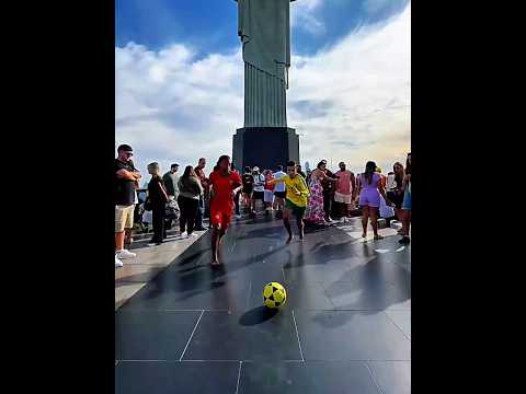 #brazilianfootball #footballskills #ronaldino #jogabonito