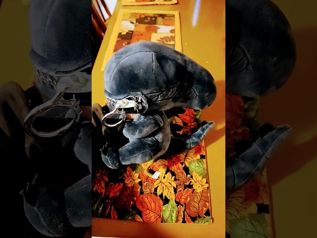 Vídeo relacionado con Peluche xenomorfo, Figura de película de felpa xenomorfo, Alien Xenomorph Zippermouth Felpa, Juguete de peluche con figura de boca con cremallera, Figura De Xeno- De Peluche Suave, para decoración