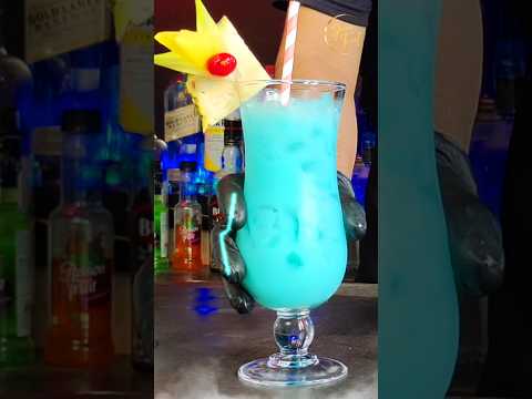 How to Make the Classic Blue Hawaii Cocktail #shorts