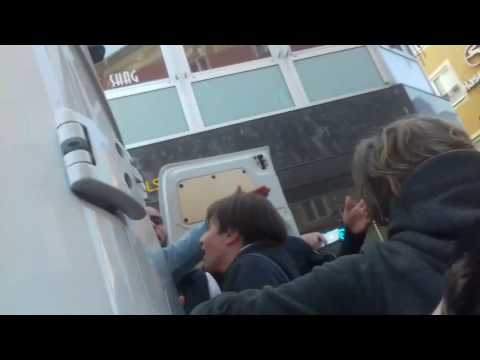 Leon machere bei Fantreffen rastet aus.