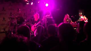 Belly quasi-reunion – Super-Connected