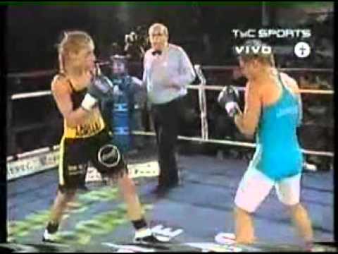 Alejandra Marina "Locomotora" Oliveras vs. Adriana "A Garota" Salles