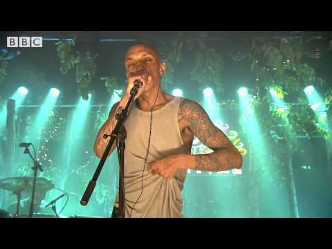 Tricky presents Skilled Mechanics - Diving Away (6 Music Festival 2016)
