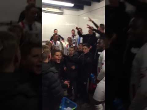 Feest in de kleedkamer bij v.v. Klundert