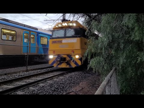 4AM5 passing Werribee with new 94s 