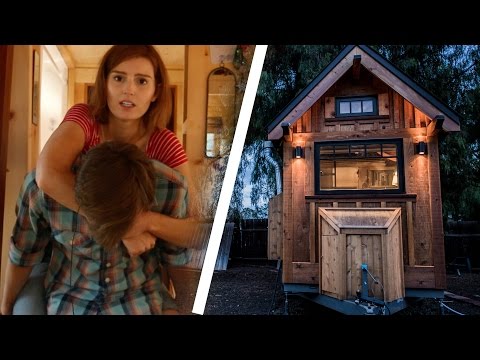 人們嘗試住在小房子裡 (People Try Living In A Tiny House)