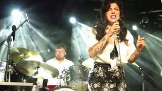 Mon Laferte en Berlín - Orgasmo para dos -ella cada vez más guapa!  Full HD