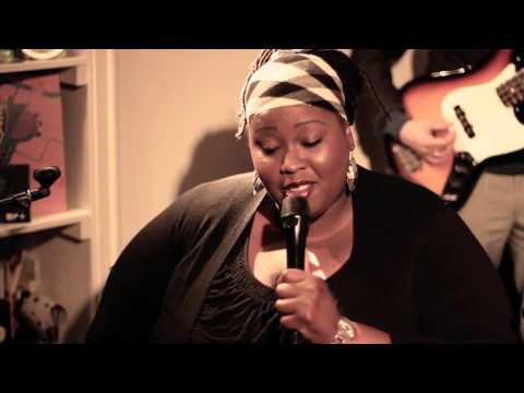 iET featuring Shirma Rouse - Love is the only thing (Kitchen Concerts 1st Edition)