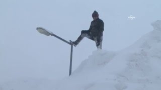 Bitlis’te kar 2 buçuk metreyi buldu, hayat durdu