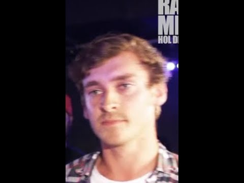 Running Gag #1: Drei Tage Bart + Chillige Cap