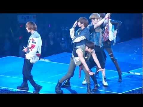 SMTown LA 2012 SHINee-Sherlock (fancam)