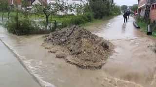 preview picture of video 'Klokotnica poplava... Stadionska  06.08.2014'
