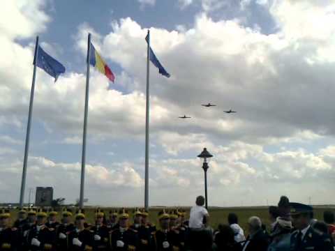 Telegrama.ro - Show aviatic Banesti, la monumentul lui Aurel Vlaicu 13.09.2013