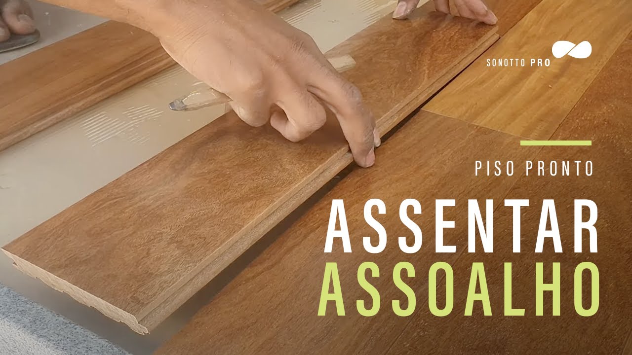 Instalando piso de madeira com acabamento de fábrica