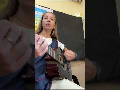 UNA PROFE CORDOBESA CANTA JUNTO A SUS ALUMNOS DE SEXTO GRADO "ETERNO AMOR" | Cadena 3