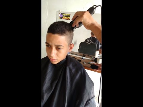 CORTE DE CABELO DO FILHO PROVOCA REAÇÃO NA MÃE.