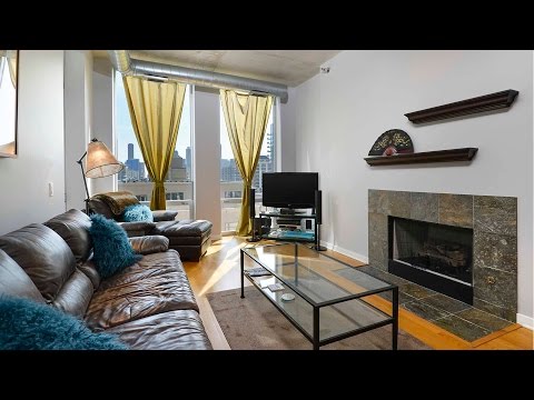 Video – A 2-bedroom, 2-bath loft on the River in River North