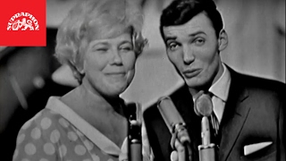 Videoklip Karel Gott - Až nám bude dvakrát tolik (ft. Vlasta Průchová) s textom piesne