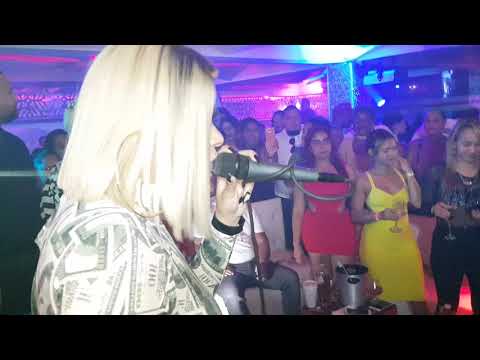 La insuperable cantando Que hable el dinero remix en santiago