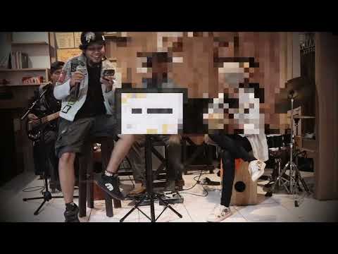 basket case Fake Cafe Singer