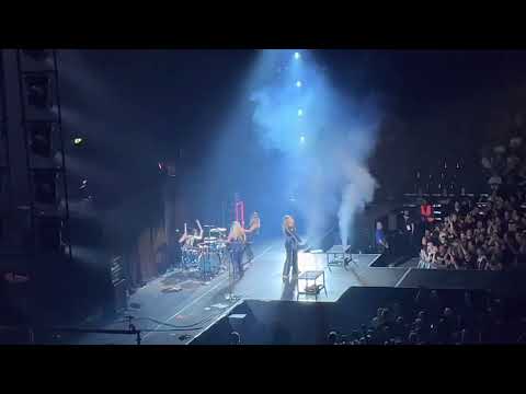 Thundermother - Whatever / Shoot To Kill @ Royal Arena, Copenhagen 12-06-23