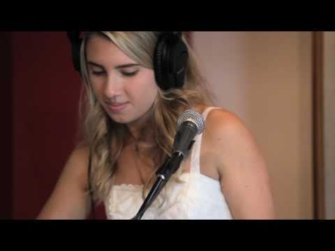 Smoosh - The World's Not Bad (Live on KEXP)
