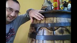 Trasformazione di una botte in mobile d'arredamento Transforming a barrel into a piece of furniture