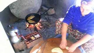 preview picture of video 'Baking borek in Pension Turan near Antalya'