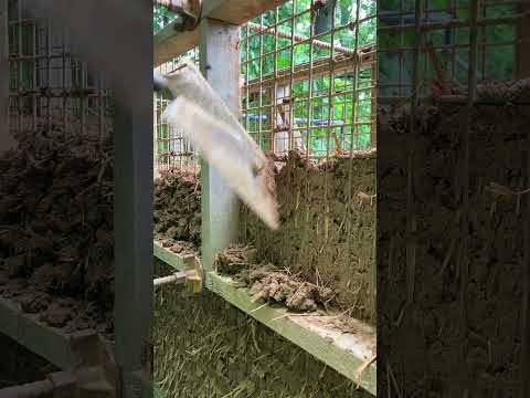 Learn to Build a Cob House - Cob Slipform Method #cobhouse #strawbale #homesteading