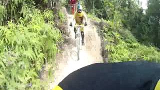 preview picture of video 'Bukit Dangas Downhill Track With Didi Handoko And Iko Suwandi'