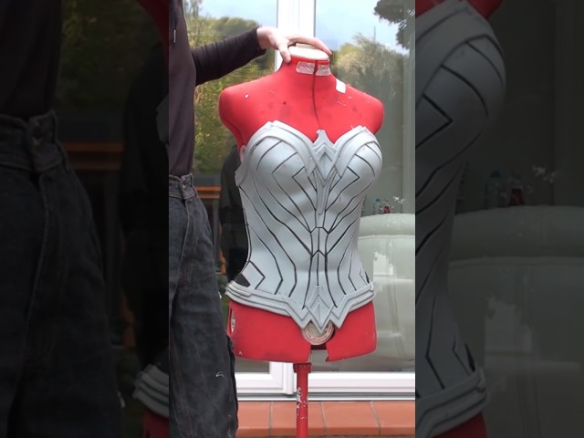 Vídeo relacionado con Funidelia | Espada de Wonder Woman Oficial para Hombre y Mujer Mujer Maravilla, Superhéroes, DC Comics, Liga de la Justicia - Color: Gris/Plateado, Accesorio para Disfraz - Licencia: 100% Oficial