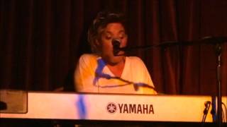 Amy Wadge - Free Fall @ The Green Note, London 11/09/16