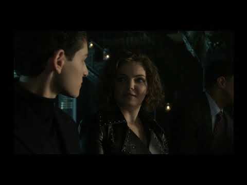 Season 5 Episode 9 Bruce and Selina kiss