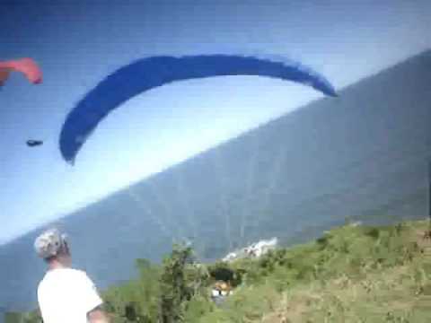 Parapente Praia Vermelha, decolagem quase vira acidente...
