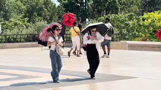 Download the video "Paris France 🇫🇷 - tourisme sur l’esplanade du Trocadéro "